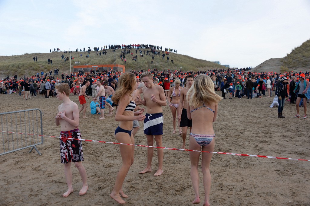 ../Images/Nieuwjaarsduik Nederzandt 2016 006.jpg